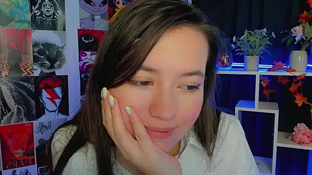 Snapshot of Lina_Brownie chatting on 12.13.24 Lina Brownie online show from 12.13.24