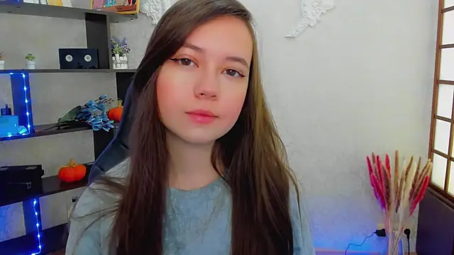 Snapshot of Lina_Brownie chatting on 12.22.24 Lina Brownie online show from 12.22.24