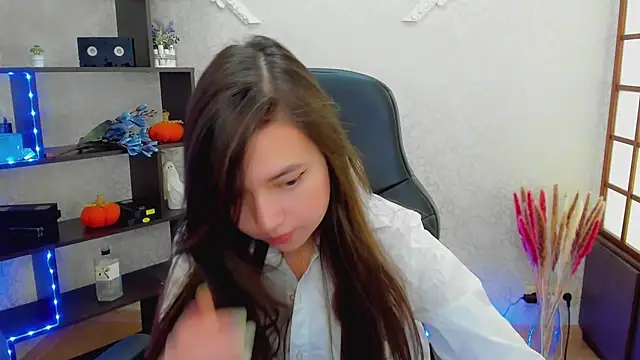 Snapshot of Lina_Brownie chatting on 12.22.24 Lina Brownie online show from 12.22.24