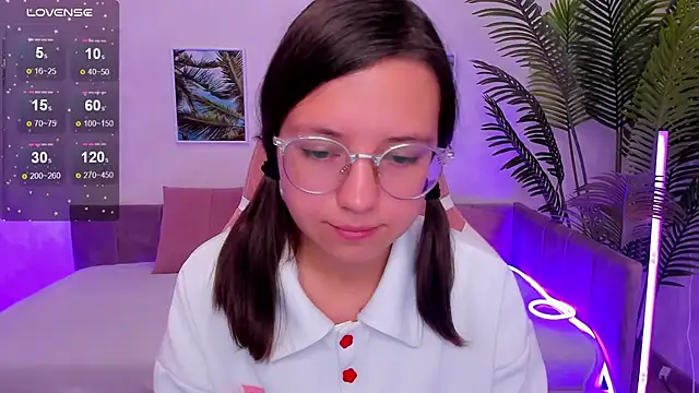 Snapshot of Lina_Brownie chatting on 10.06.25 Lina Brownie online show from 10.06.25