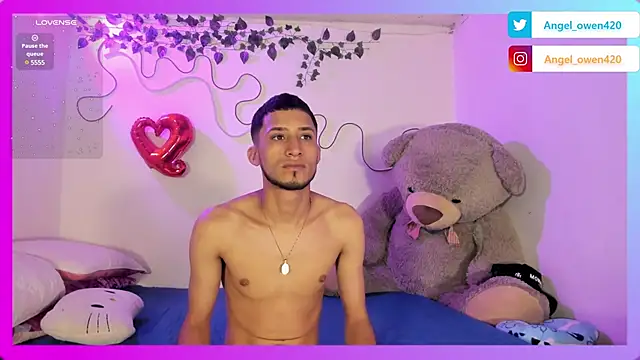 Snapshot of Angel_owen1 chatting on 12.04.24 Angel owen1 online show from 12.04.24