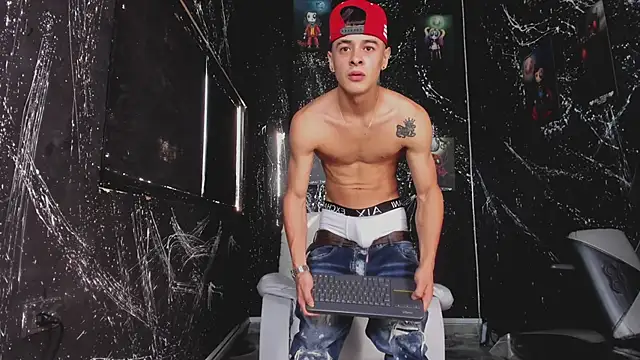 Snapshot of JuniorMorris_ chatting on 09.19.25 JuniorMorris  online show from 09.19.25