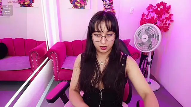 Snapshot of Miss_dolly_ chatting on 05.11.26 Miss dolly online show from 05.11.26
