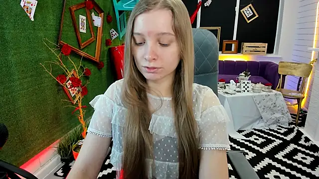 Snapshot of MayaSinabon chatting on 12.08.24 MayaSinabon online show from 12.08.24