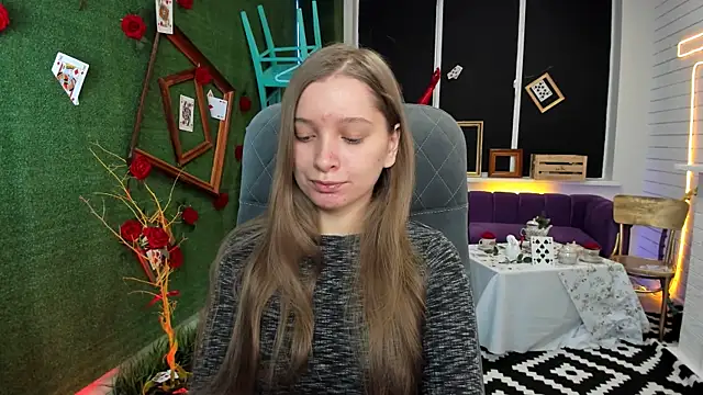 Snapshot of MayaSinabon chatting on 12.10.24 MayaSinabon online show from 12.10.24