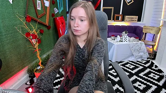 Snapshot of MayaSinabon chatting on 12.10.24 MayaSinabon online show from 12.10.24