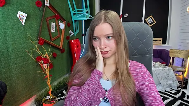Snapshot of MayaSinabon chatting on 12.11.24 MayaSinabon online show from 12.11.24