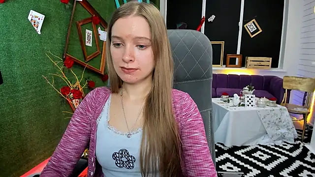 Snapshot of MayaSinabon chatting on 12.11.24 MayaSinabon online show from 12.11.24