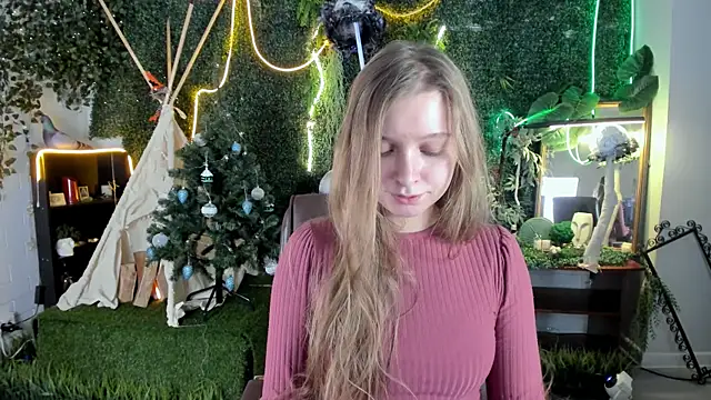 Snapshot of MayaSinabon chatting on 12.14.24 MayaSinabon online show from 12.14.24