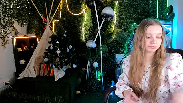 Snapshot of MayaSinabon chatting on 12.15.24 MayaSinabon online show from 12.15.24