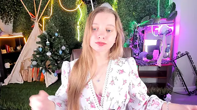 Snapshot of MayaSinabon chatting on 12.15.24 MayaSinabon online show from 12.15.24
