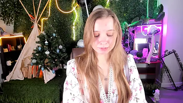 Snapshot of MayaSinabon chatting on 12.15.24 MayaSinabon online show from 12.15.24