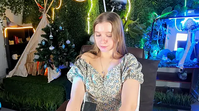 Snapshot of MayaSinabon chatting on 12.18.24 MayaSinabon online show from 12.18.24