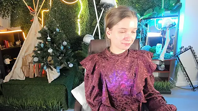 Snapshot of MayaSinabon chatting on 12.22.24 MayaSinabon online show from 12.22.24