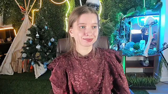 Snapshot of MayaSinabon chatting on 12.22.24 MayaSinabon online show from 12.22.24