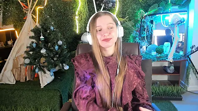 Snapshot of MayaSinabon chatting on 12.22.24 MayaSinabon online show from 12.22.24