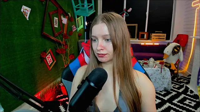 Snapshot of MayaSinabon chatting on 02.18.25 MayaSinabon online show from 02.18.25