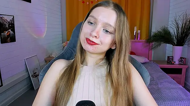 Snapshot of MayaSinabon chatting on 02.19.25 MayaSinabon online show from 02.19.25