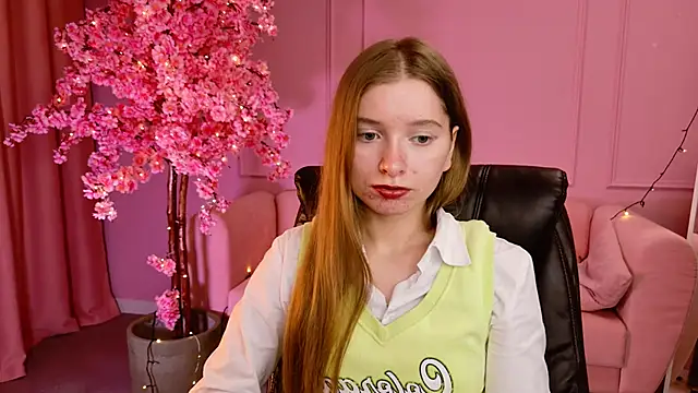Snapshot of MayaSinabon chatting on 03.08.25 MayaSinabon online show from 03.08.25