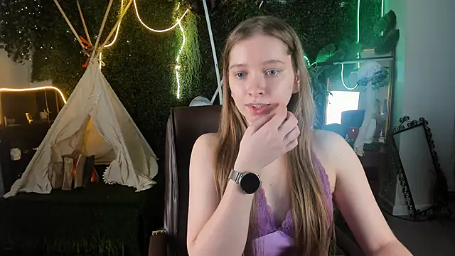 Snapshot of MayaSinabon chatting on 03.23.25 MayaSinabon online show from 03.23.25
