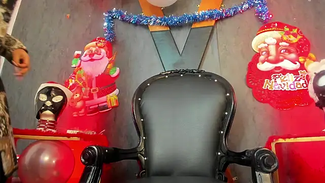 Snapshot of CharlotteScotte chatting on 12.11.24 CharlotteScotte online show from 12.11.24