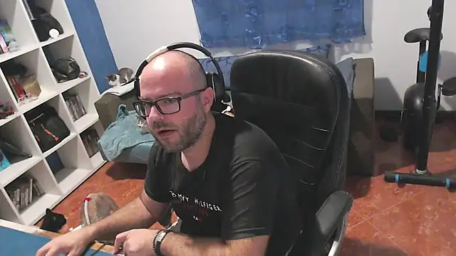 ravingr4d4 online show from 10.19.25