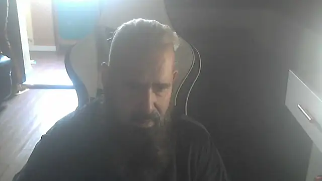 Snapshot of maseurbeardedpig chatting on 10.31.25 maseurbeardedpig online show from 10.31.25