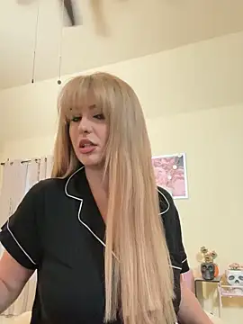 Snapshot of RoxxyDallas chatting on 02.14.25 RoxxyDallas online show from 02.14.25