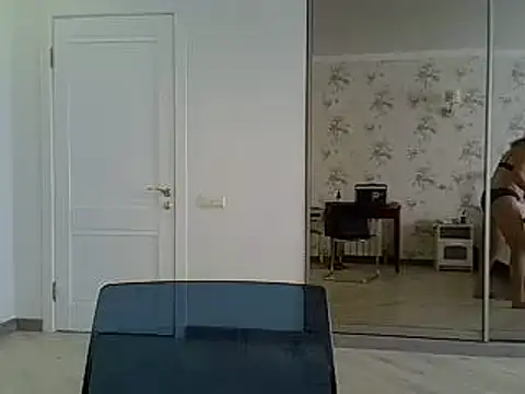 Snapshot of Alexandra-Rosee chatting on 10.11.25 Alexandra-Rosee online show from 10.11.25