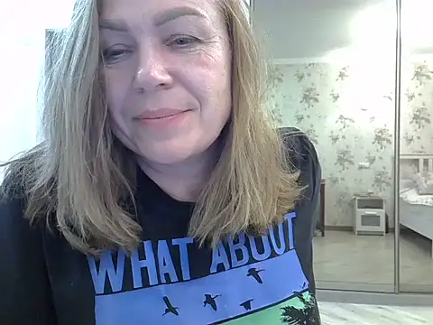 Snapshot of Alexandra-Rosee chatting on 10.17.25 Alexandra-Rosee online show from 10.17.25