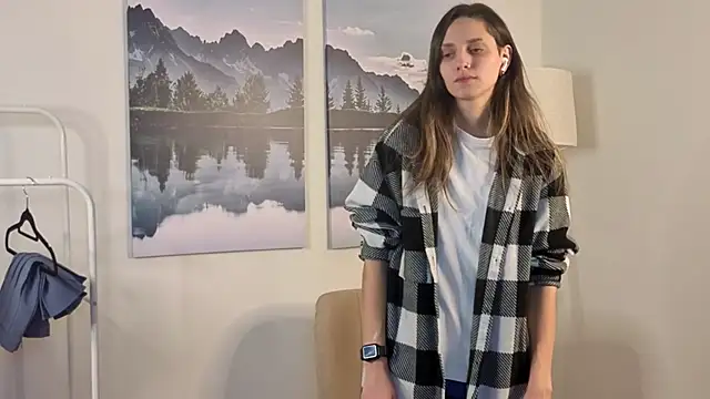 Snapshot of JaniceHanson chatting on 11.20.25 JaniceHanson online show from 11.20.25