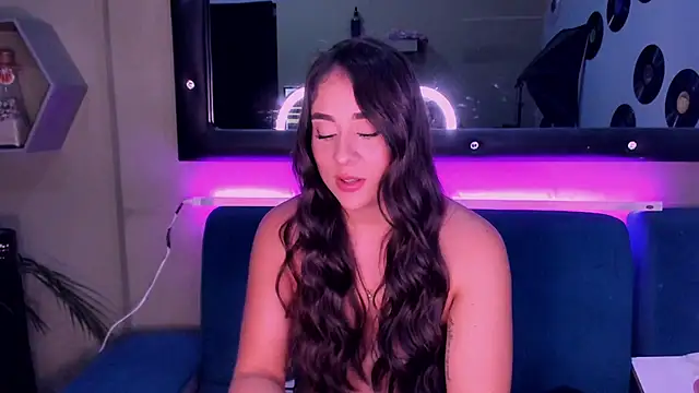 Snapshot of Sussy_Bell01 chatting on 12.12.24 Sussy Bell01 online show from 12.12.24