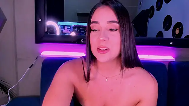 Snapshot of Sussy_Bell01 chatting on 12.12.24 Sussy Bell01 online show from 12.12.24