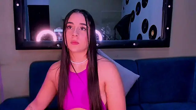 Snapshot of Sussy_Bell01 chatting on 12.18.24 Sussy Bell01 online show from 12.18.24