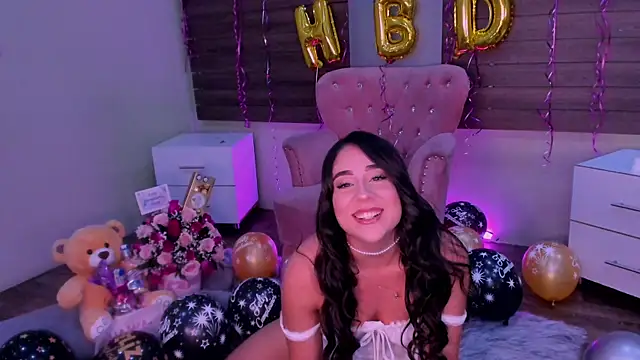 Snapshot of Sussy_Bell01 chatting on 12.19.24 Sussy Bell01 online show from 12.19.24