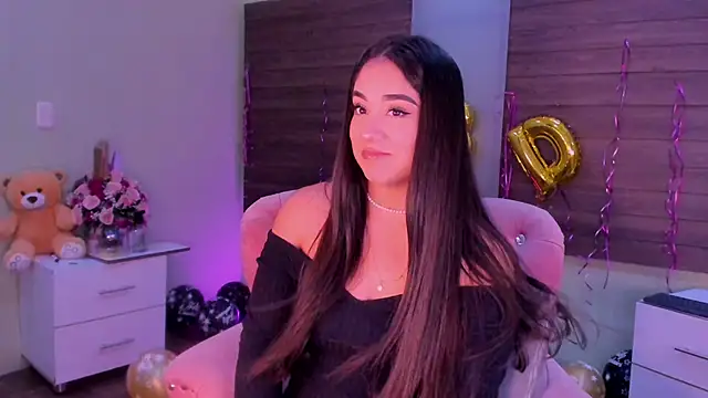 Snapshot of Sussy_Bell01 chatting on 12.20.24 Sussy Bell01 online show from 12.20.24