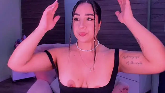 Snapshot of Sussy_Bell01 chatting on 12.26.24 Sussy Bell01 online show from 12.26.24