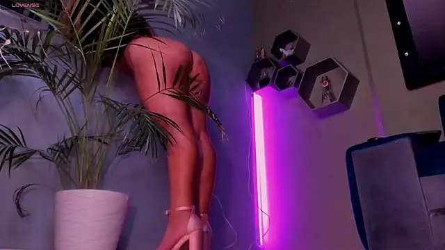 Snapshot of Sussy_Bell01 chatting on 02.10.25 Sussy Bell01 online show from 02.10.25