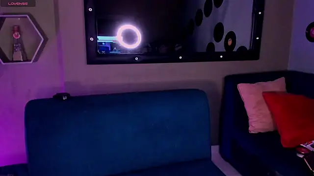 Snapshot of Sussy_Bell01 chatting on 02.13.25 Sussy Bell01 online show from 02.13.25