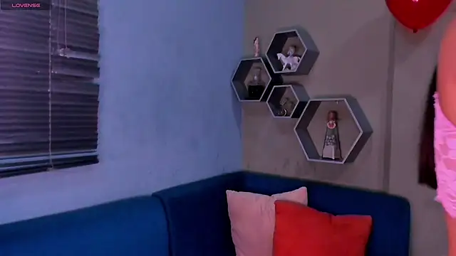 Snapshot of Sussy_Bell01 chatting on 02.19.25 Sussy Bell01 online show from 02.19.25