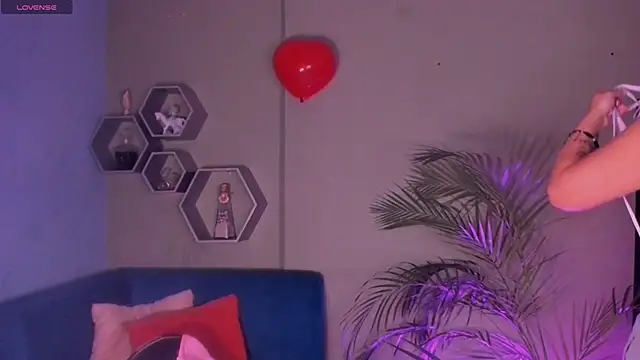 Snapshot of Sussy_Bell01 chatting on 02.20.25 Sussy Bell01 online show from 02.20.25