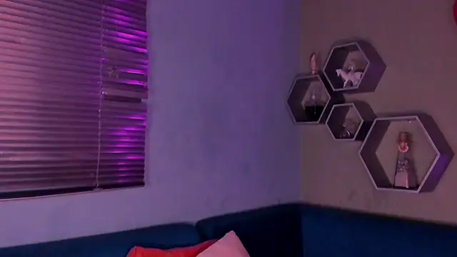 Snapshot of Sussy_Bell01 chatting on 02.26.25 Sussy Bell01 online show from 02.26.25