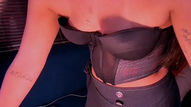 Snapshot of Sussy_Bell01 chatting on 03.05.25 Sussy Bell01 online show from 03.05.25