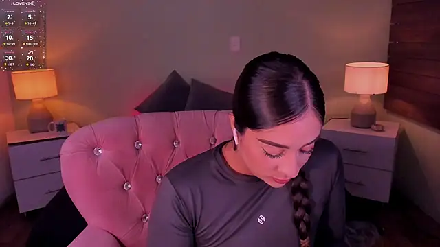 Snapshot of Sussy_Bell01 chatting on 03.17.25 Sussy Bell01 online show from 03.17.25