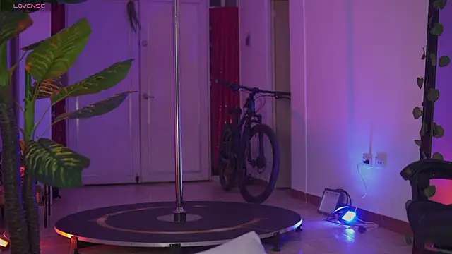 EmmaSanzz  online show from 02.27.26