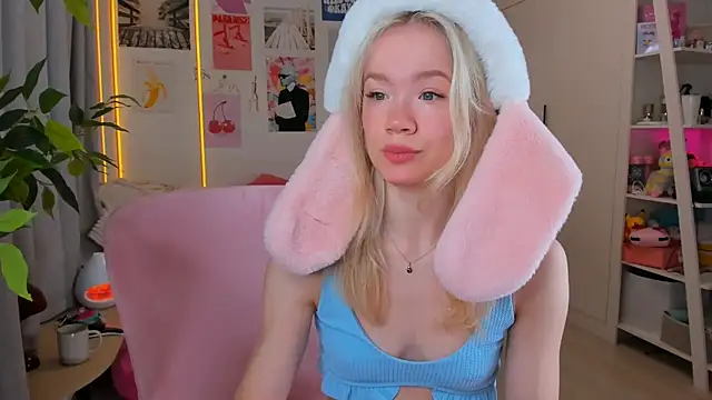 Lily Young online show from 04.03.26