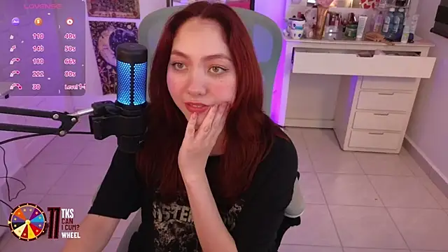 LilyVelvett online show from 04.01.26