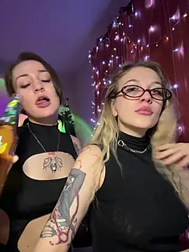 Dooubletroublee online show from 01.18.25