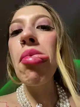 Dooubletroublee online show from 03.21.25