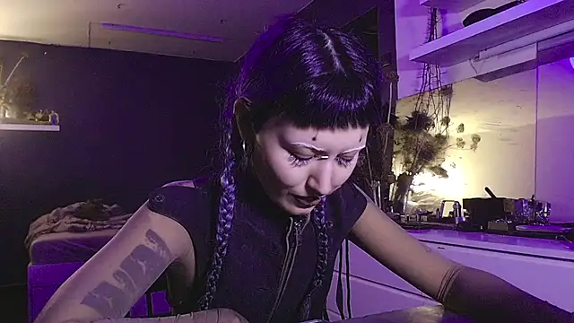 Snapshot of god_x_girl chatting on 12.20.24 god x girl online show from 12.20.24